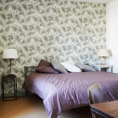 Hostel Oustal De *